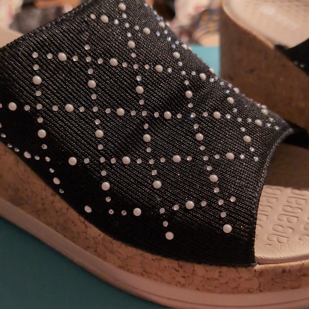 Bzees Black Sandals, 9M - Picture 10 of 13